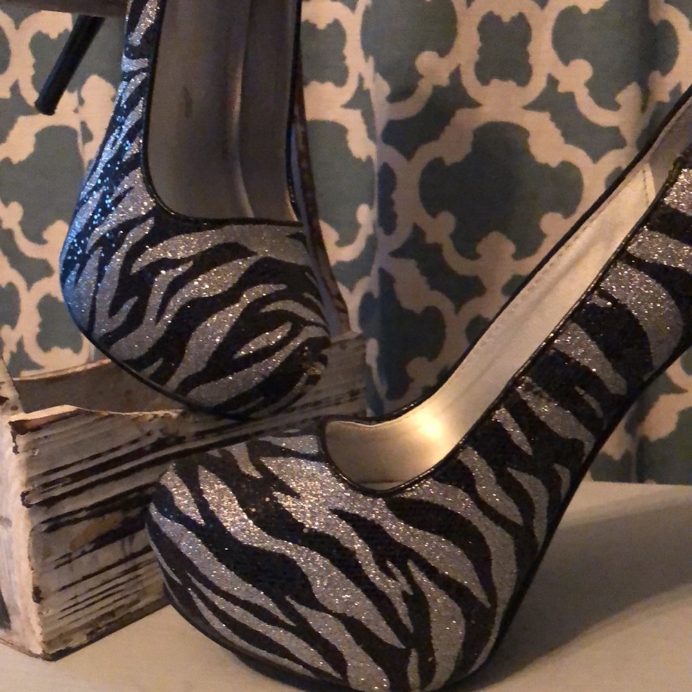 Beautiful Black Heels from Qupid - Picture 2 of 7